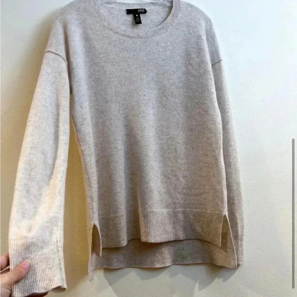 Aqua Women’s 100% Cashmere Classic Cream Crew Neck Sweater Small - Picture 4 of 8